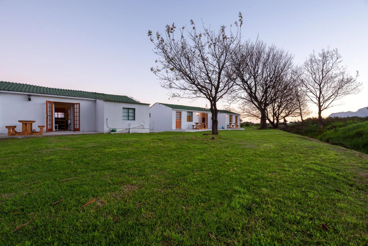 Hotel · Honeyrock Cottages, Kleinmond