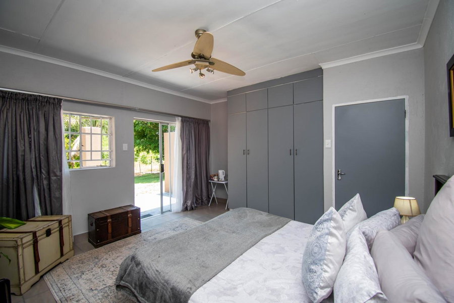 Nita's Air Bed & Breakfast & self catering, Crocodile Valley Estates, South Africa