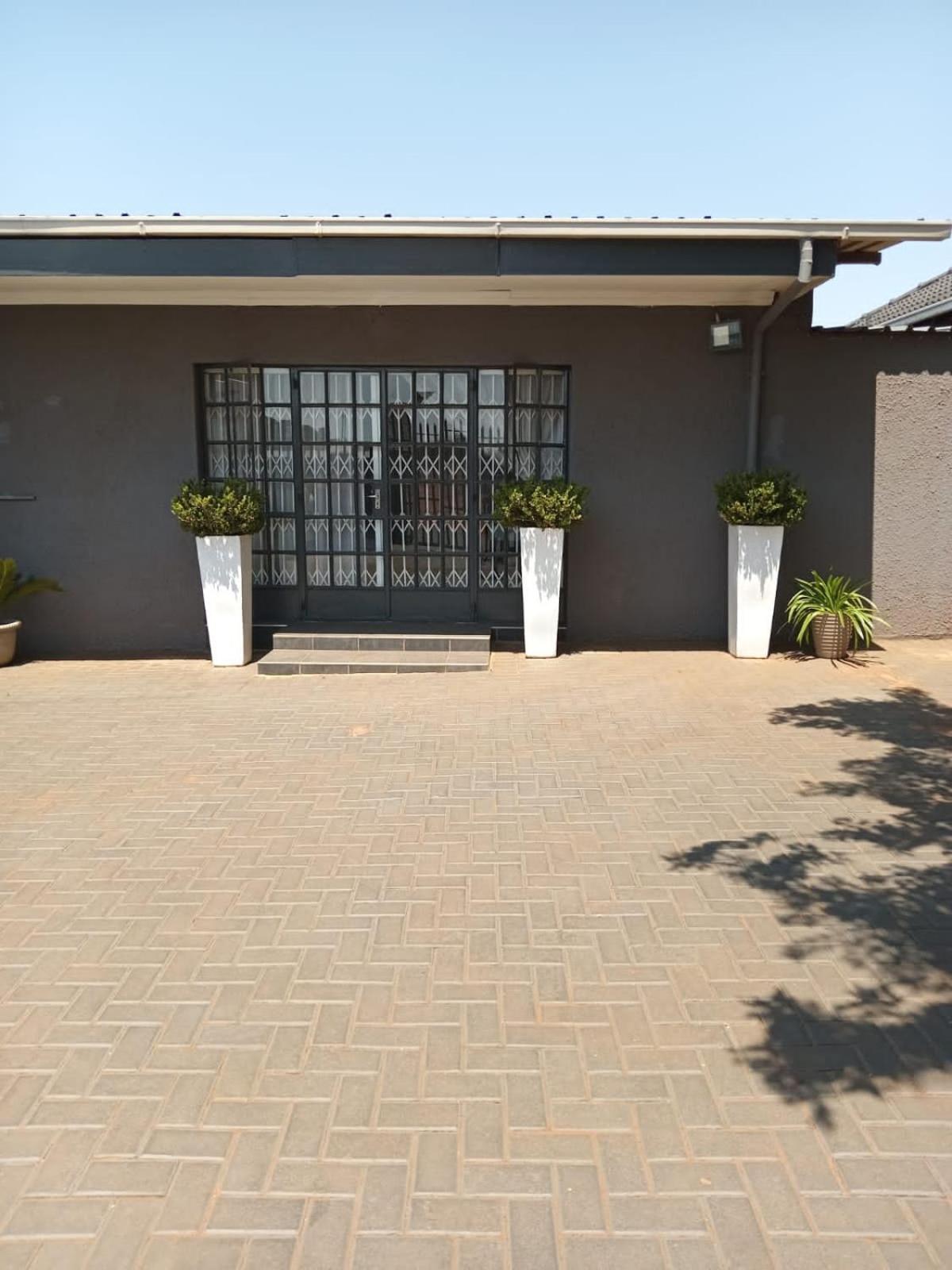 Hotel · African Kingdom Guest House, Boksburg