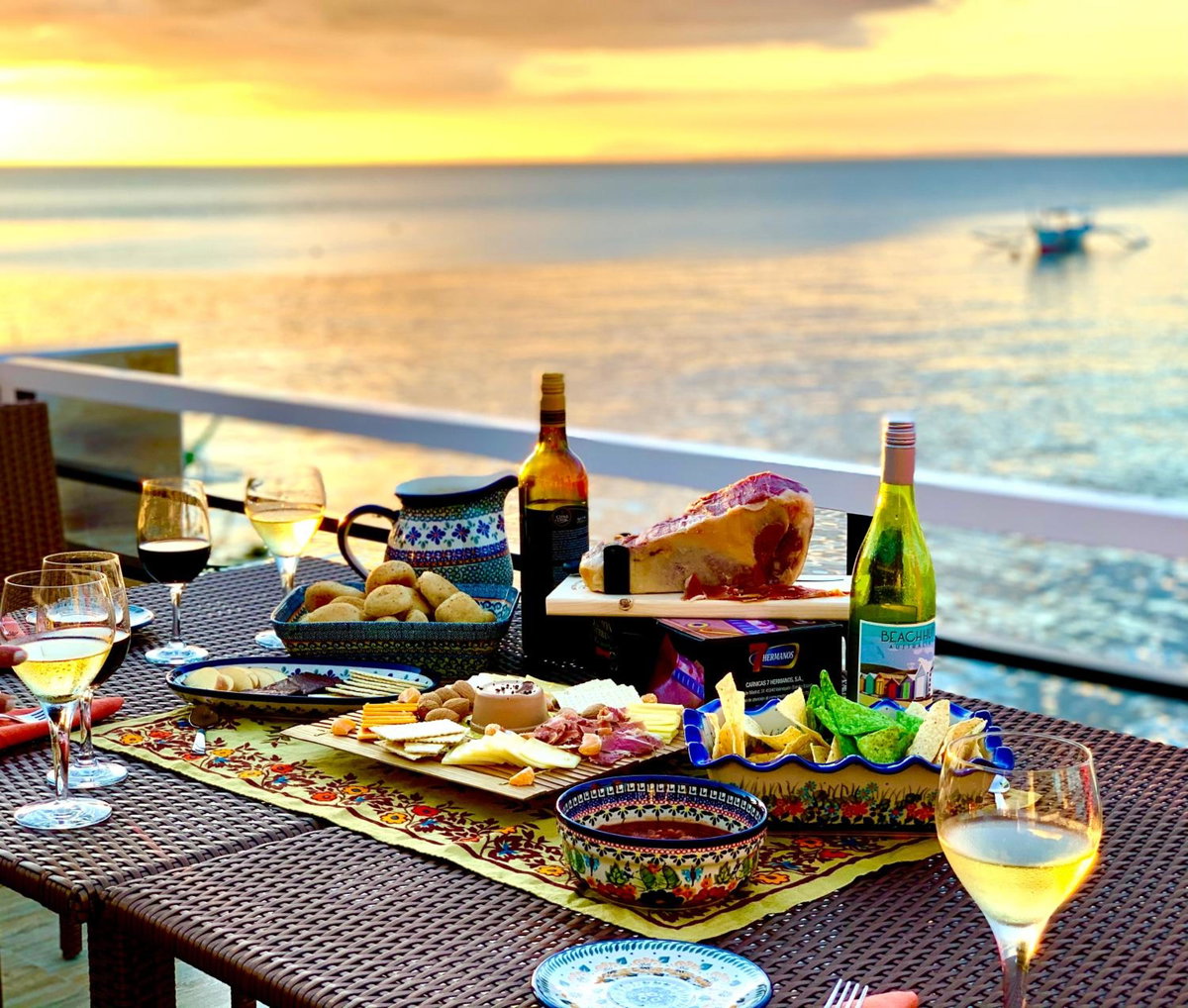 Hotel · PamAnilao and Padoy's Dive Camp, Batangas City