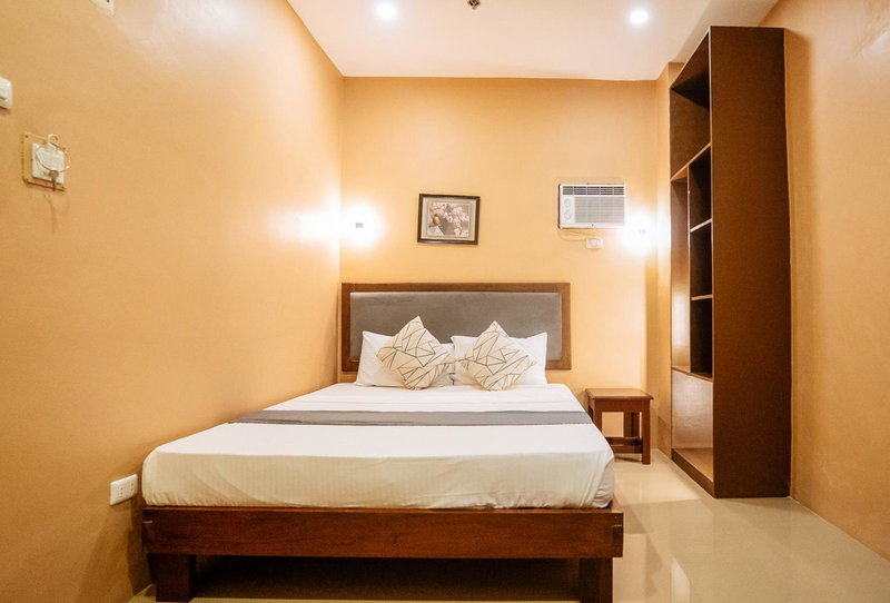 RedDoorz Plus @ Hotel Platinum Occidental Mindoro, San Jose, Philippines