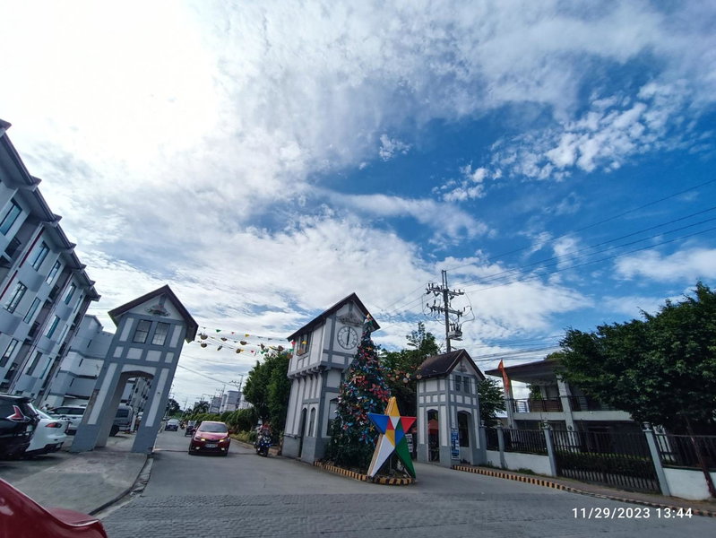 Mamby Gray's Place Balcony, Karaoke ,Wifi,Netflix &Kitchen, Imus, Philippines