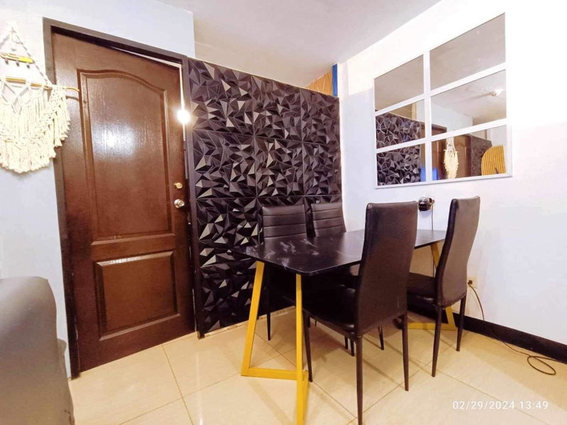 Mamby Gray's Place Balcony, Karaoke ,Wifi,Netflix &Kitchen, Imus, Philippines
