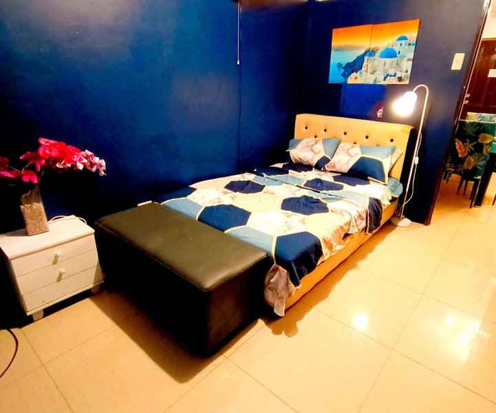 Mamby Gray's Place Balcony, Karaoke ,Wifi,Netflix &Kitchen, Imus, Philippines