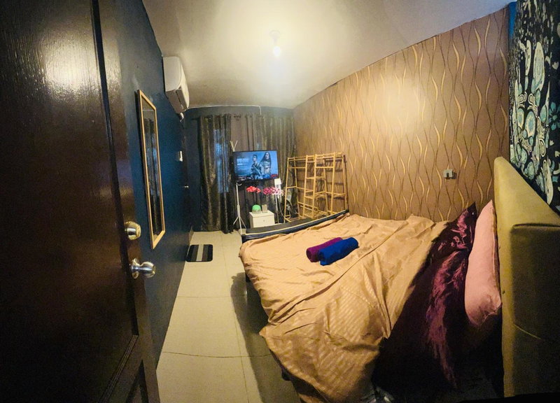 Mamby Gray's Place Balcony, Karaoke ,Wifi,Netflix &Kitchen, Imus, Philippines