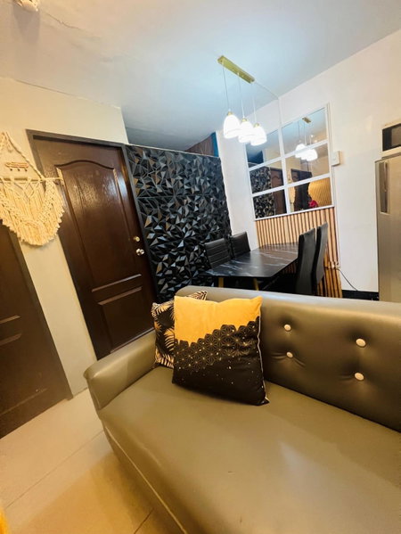 Mamby Gray's Place Balcony, Karaoke ,Wifi,Netflix &Kitchen, Imus, Philippines