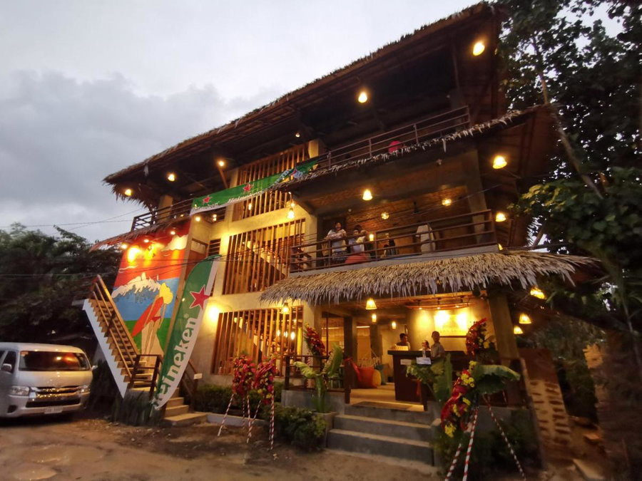 Hang Loose Hostel, General Luna, Philippines