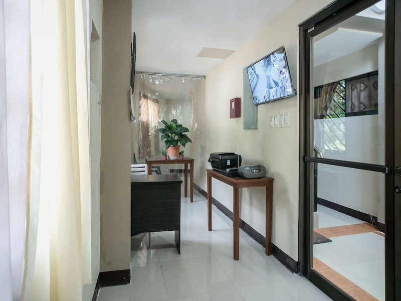Super OYO 604 Chateau Cinco Dormitel - Hostel, Davao, Philippines