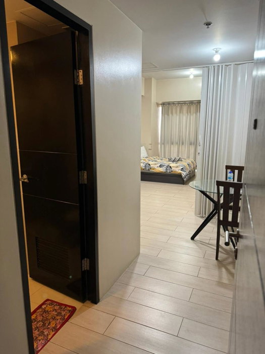 Henry's Newport Condotel, Manila, Philippines