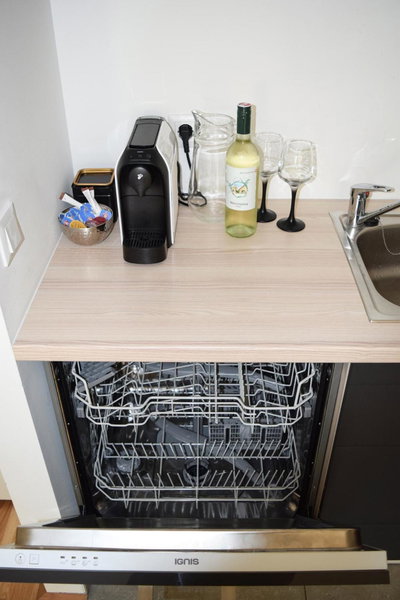 Cosy new Apartment 3min to VIC/Uno-City and Danube, Vienna, Austria
