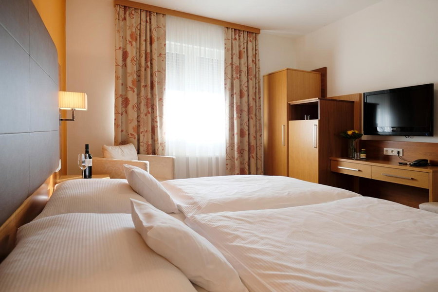 Pension zur Sonne, Illmitz, Austria