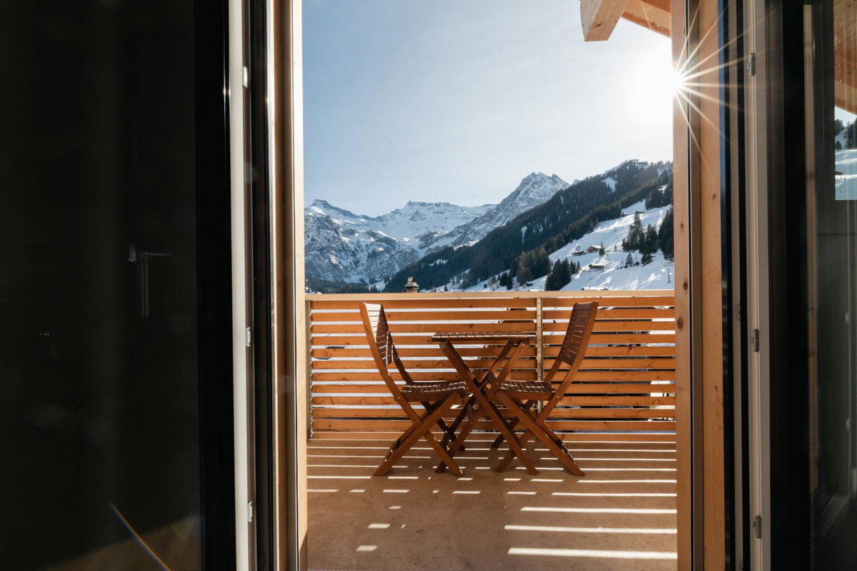 Chuenislodge3 neu&stilvoll, 2Balkone, echtes Bijou mit top-Aussicht, Switzerland
