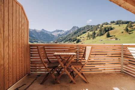 Chuenislodge3 neu&stilvoll, 2Balkone, echtes Bijou mit top-Aussicht, Adelboden, Switzerland