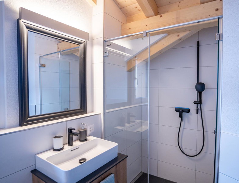 Chuenislodge3 neu&stilvoll, 2Balkone, echtes Bijou mit top-Aussicht, Adelboden, Switzerland