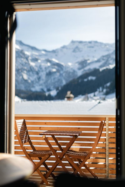 Chuenislodge3 neu&stilvoll, 2Balkone, echtes Bijou mit top-Aussicht, Adelboden, Switzerland