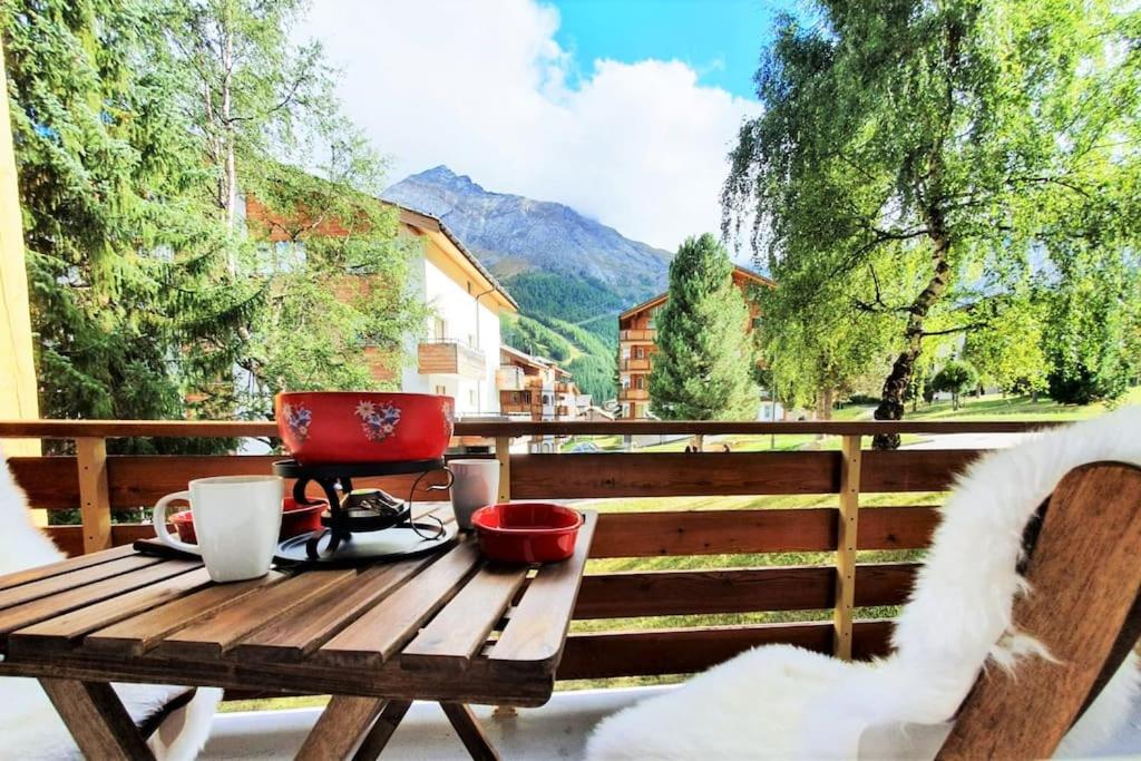 Studio Apollo 5, Switzerland
