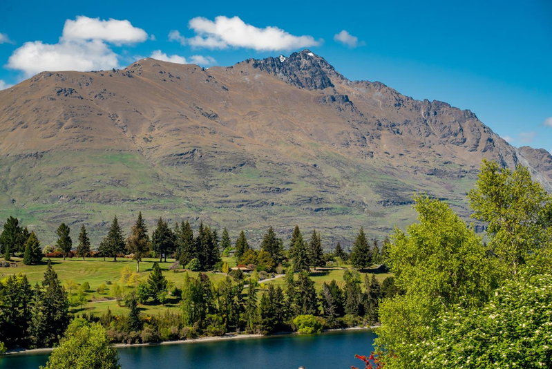Modern Executive Living in Pounamu, Queenstown, New Zealand