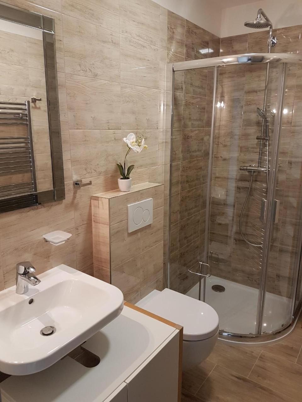 Hotel · Wellness Apartmány EMPORIO, Loštice