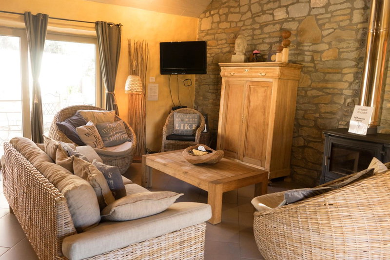 Gîte de Corbion une envie d'Ailleurs 6personnes et le Pt Bonheur 2 personnes, Leignon, Belgium