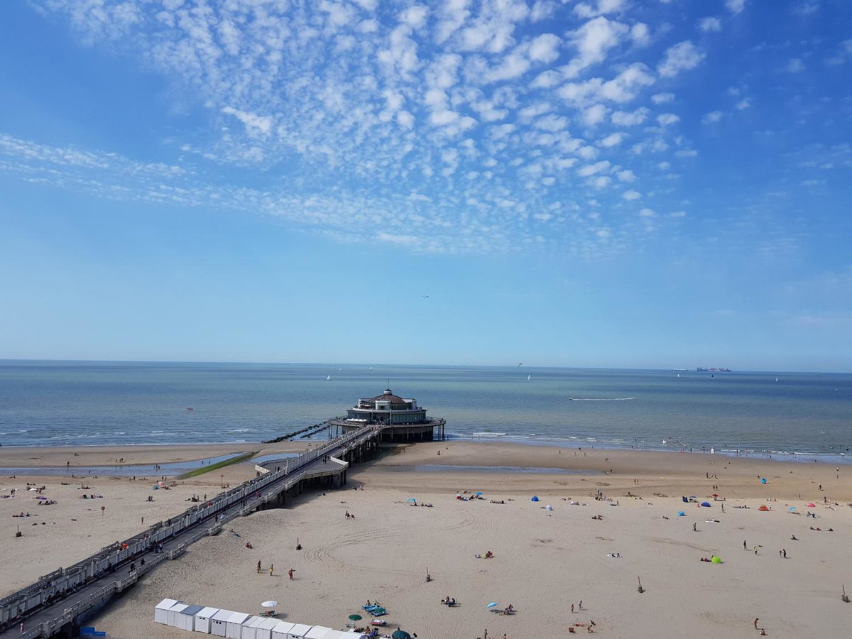 Beautiful Top Floor Seaview Studio Apartment B'berge-Bruges, Belgium