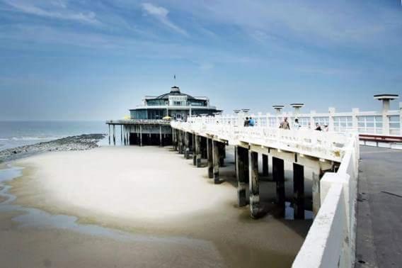 Beautiful Top Floor Seaview Studio Apartment B'berge-Bruges, Blankenberge, Belgium