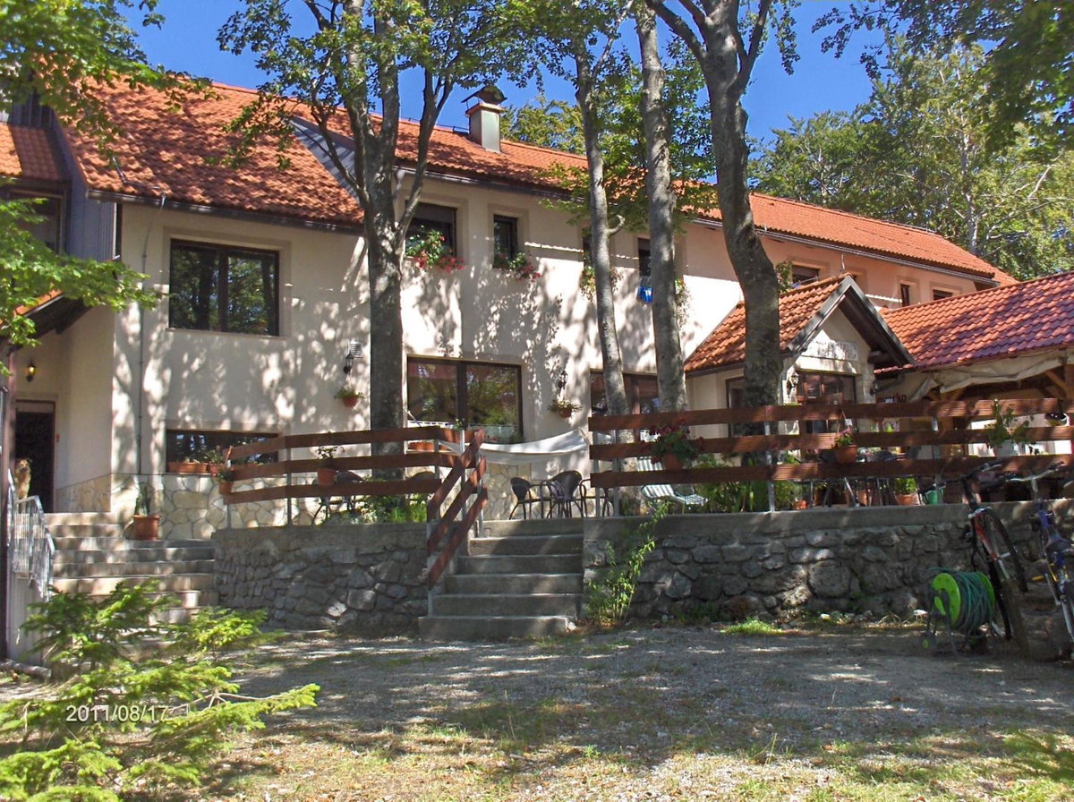 Hotel · Planinarski Centar Petehovac, Delnice