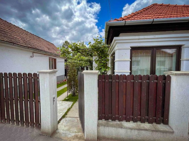 Casa 9, Albeşti, Romania