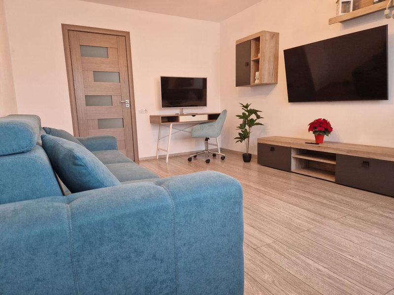 Turquoise apartment, Petroşani, Romania