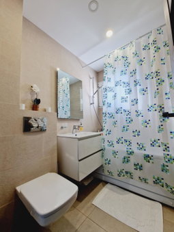 Turquoise apartment, Petroşani, Romania