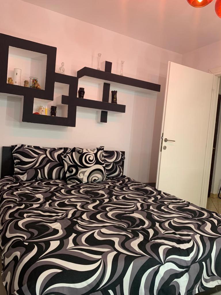 Apartament B Orizont, Romania