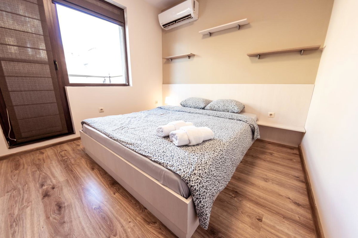 Bright 1BDR Apartment with a Balcony, Bulgaria