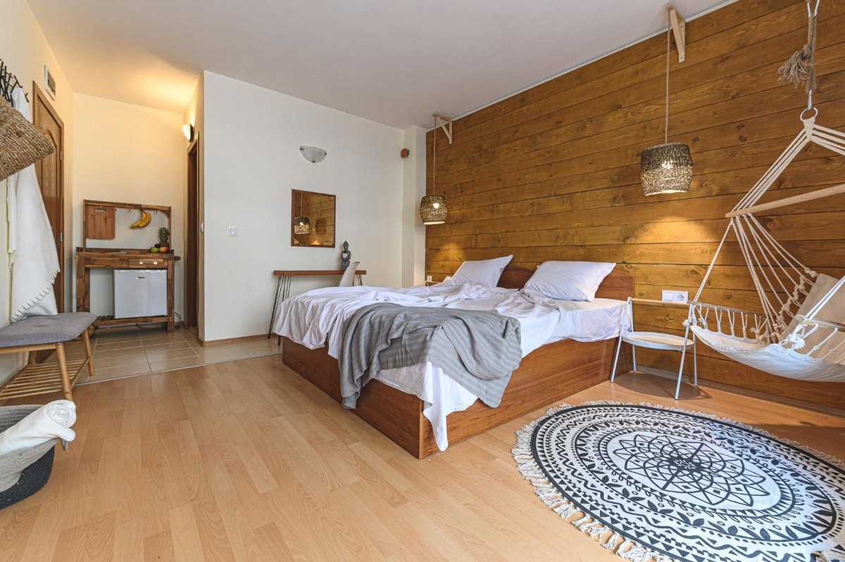 The Monkee Studios, Bulgaria