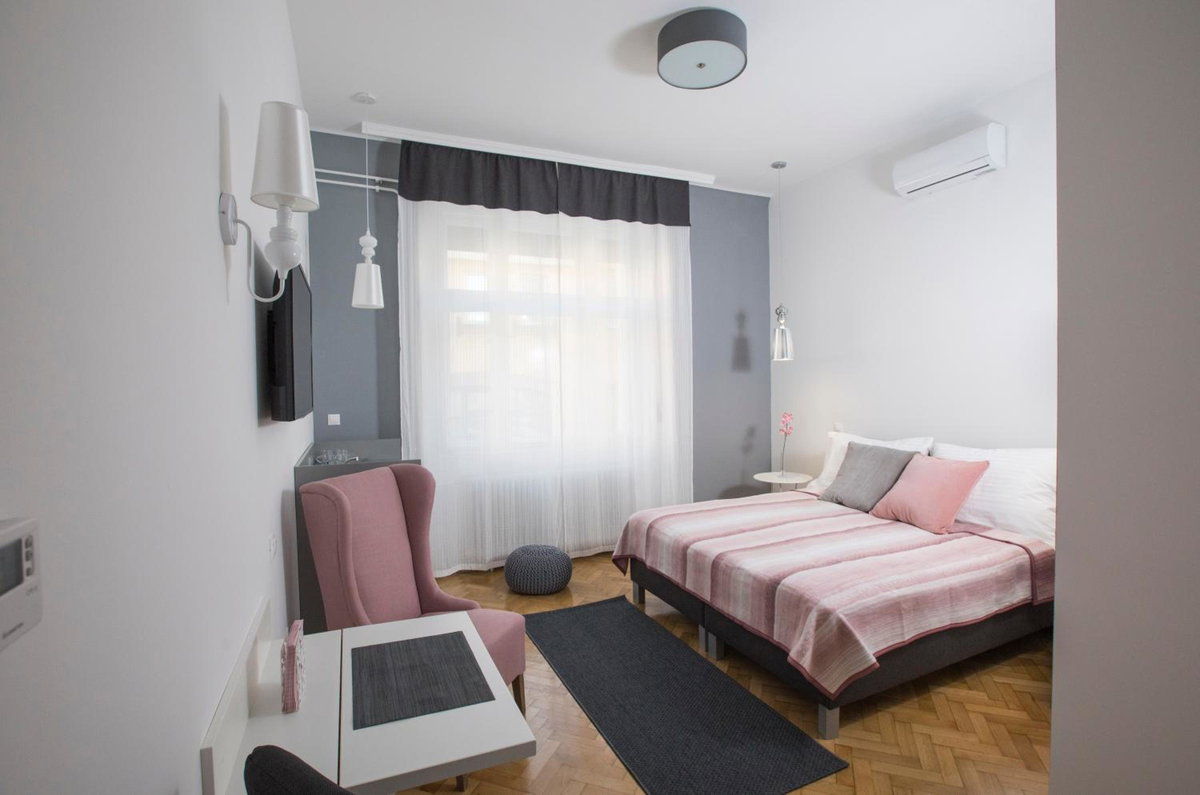 Dóm Apartman, Венгрия