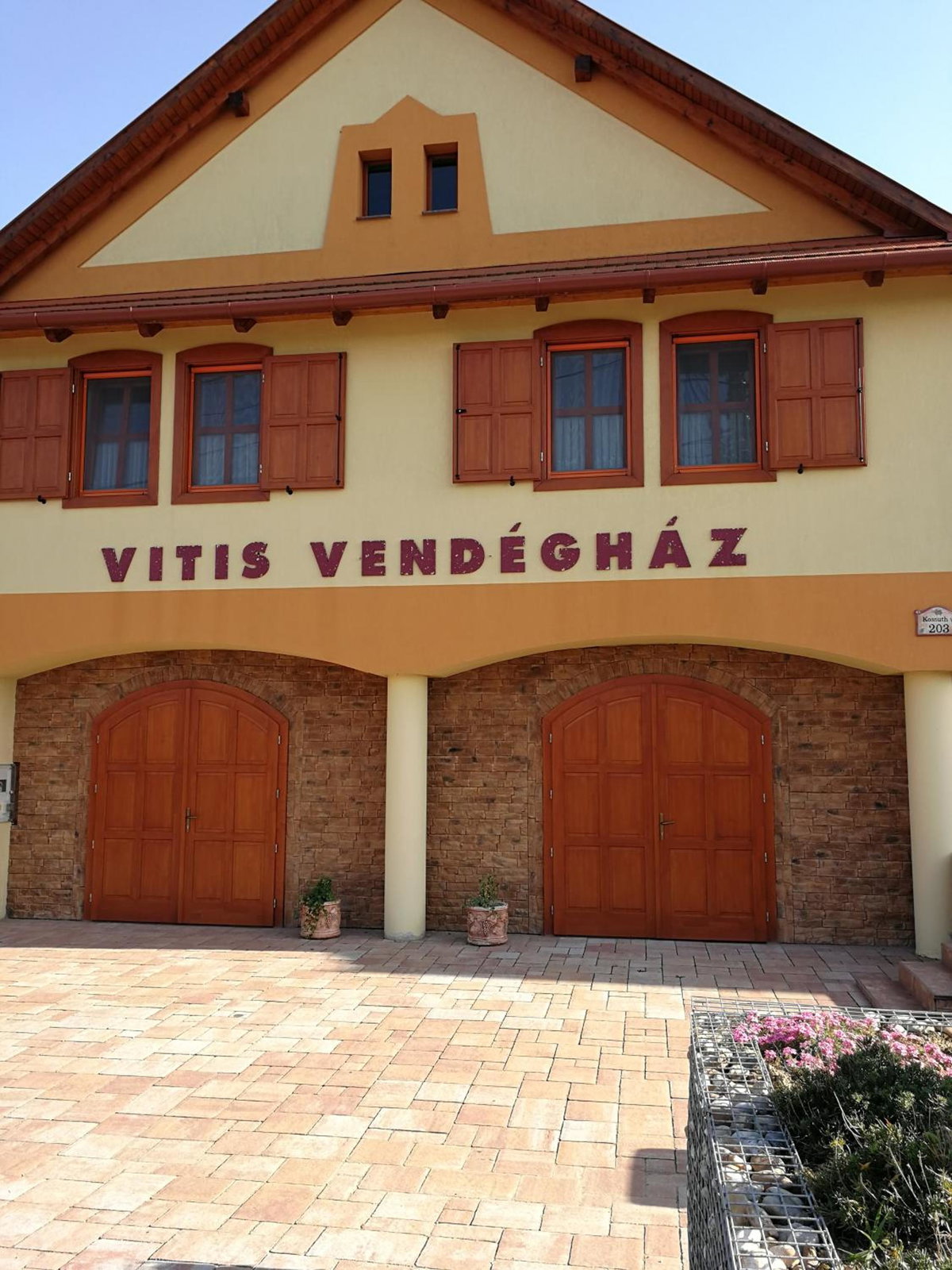 Vitis Vendégház, Hungary
