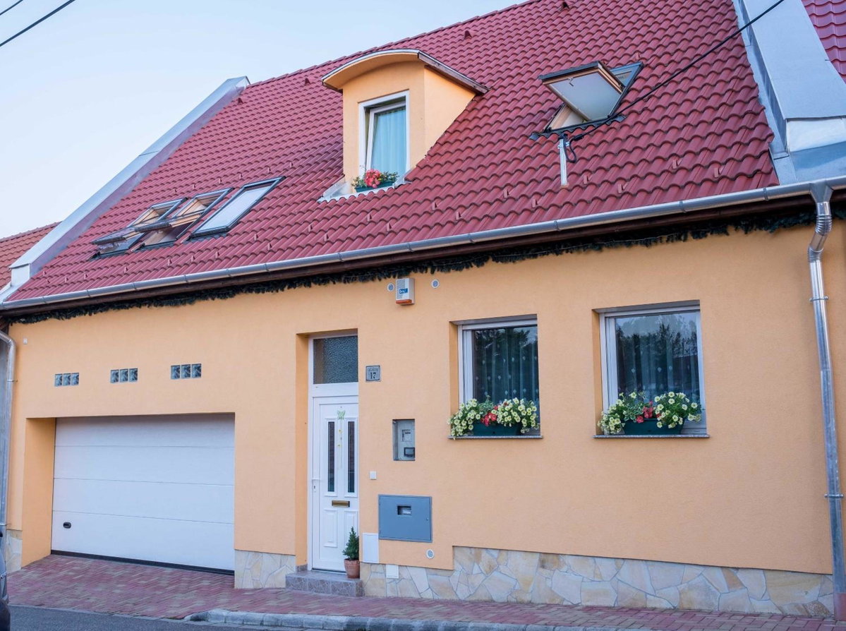 Sasvár Apartman, Hungary