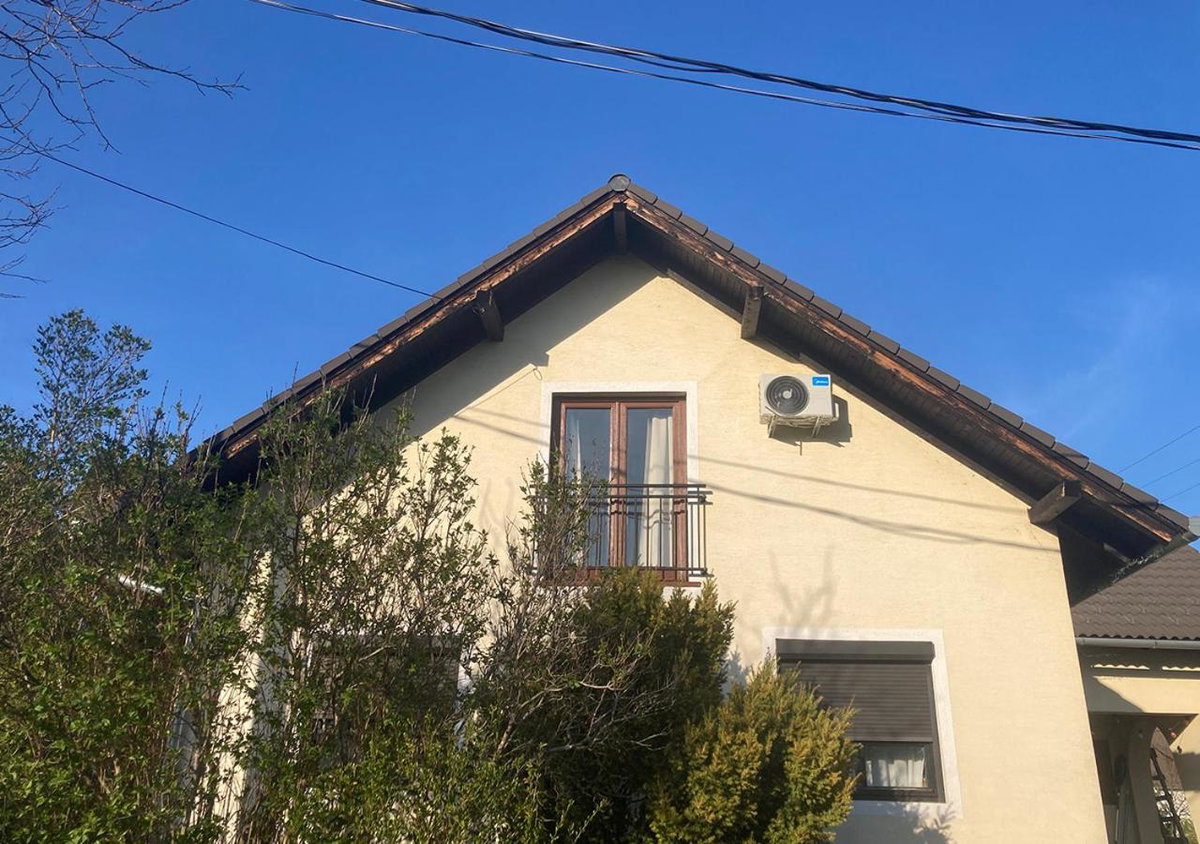 Karádi apartman, Hungary