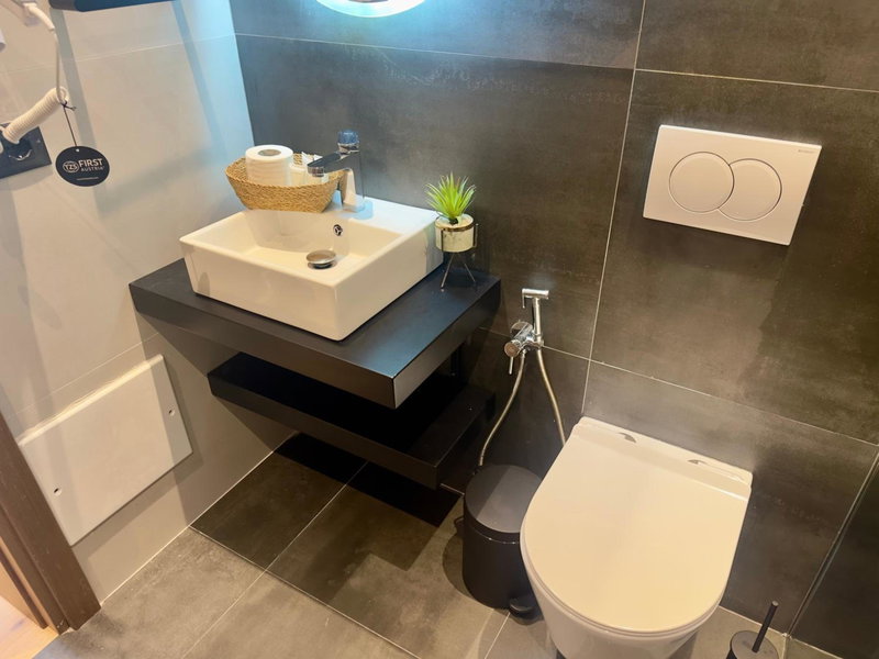 Elmar Comfort, Vlorë, Albania