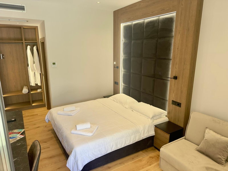 Elmar Comfort, Vlorë, Albania