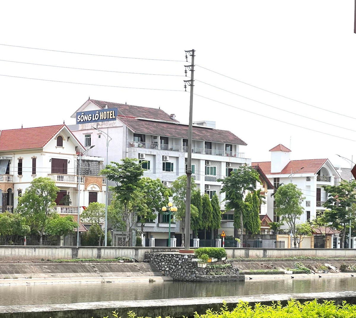 Khách Sạn Sông Lô, Vietnam