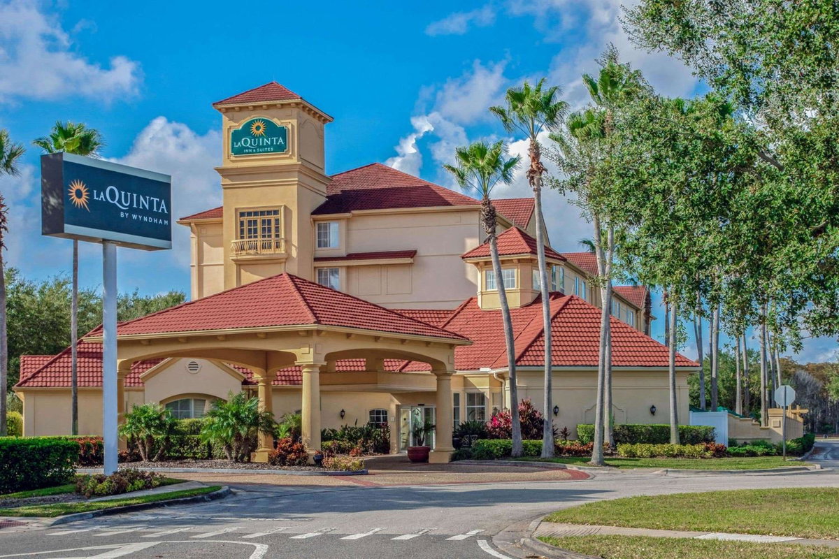 Hotel · La Quinta by Wyndham Orlando Airport - On Property Food Trucks & Free Airport Shuttle!, Orlando
