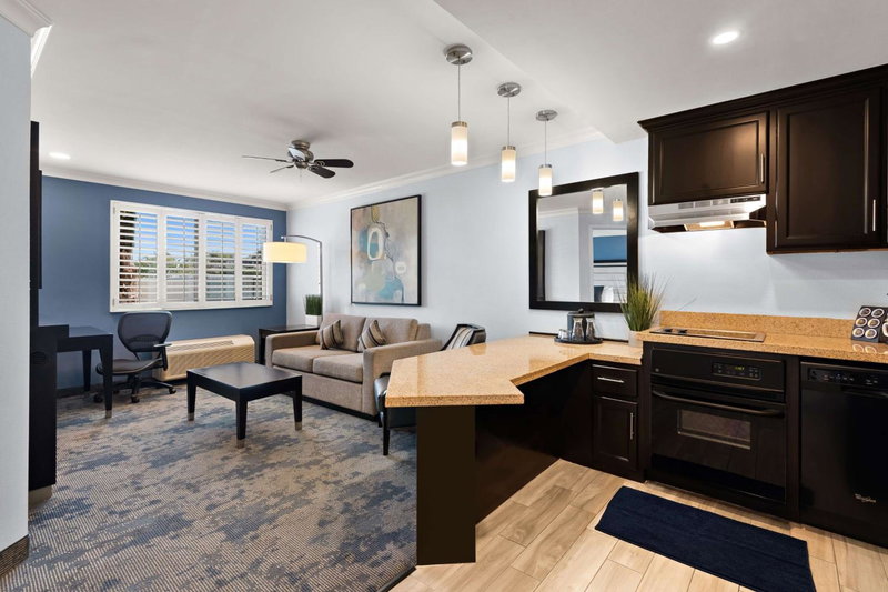 City Express by Marriott Manhattan Beach, Manhattan Beach, United States
