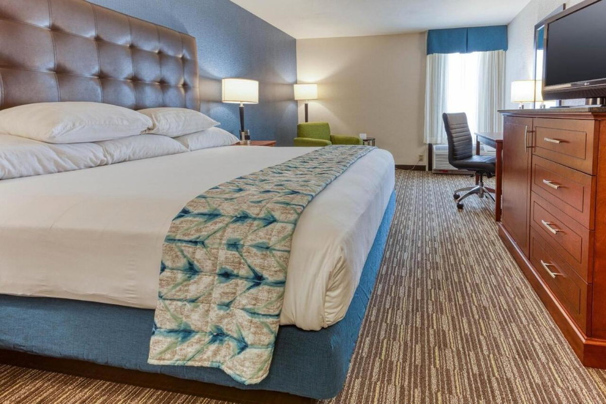 Hotel · Heritage Inn & Suites St Louis Fenton, Trademark by Wyndham, Fenton