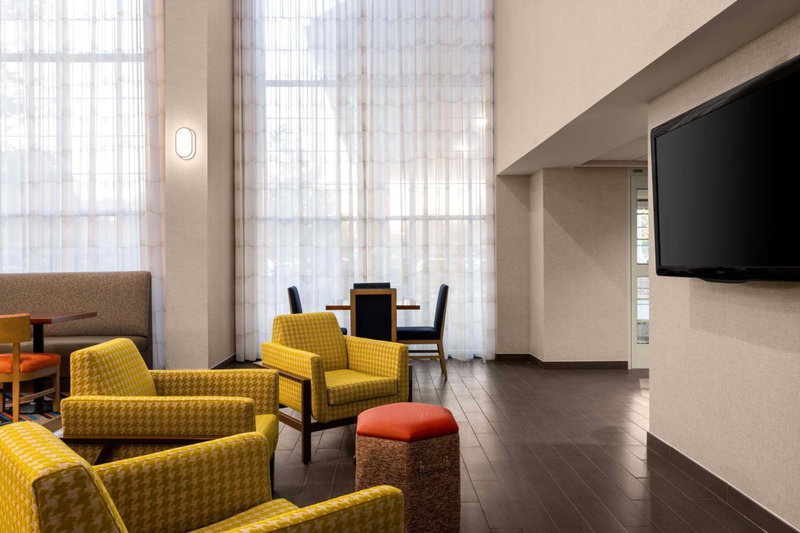 Hampton Inn & Suites State College at Williamsburg Square, State College, United States