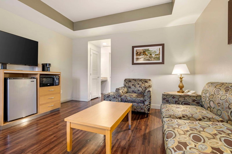 Best Western Plus Palm Desert Resort, Palm Desert, United States