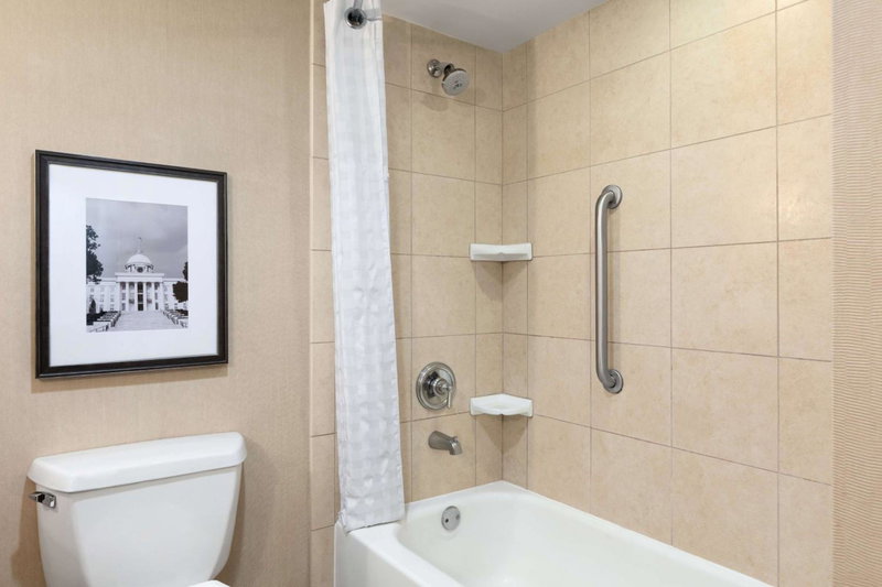 Embassy Suites by Hilton Greensboro Airport, Friendship, United States