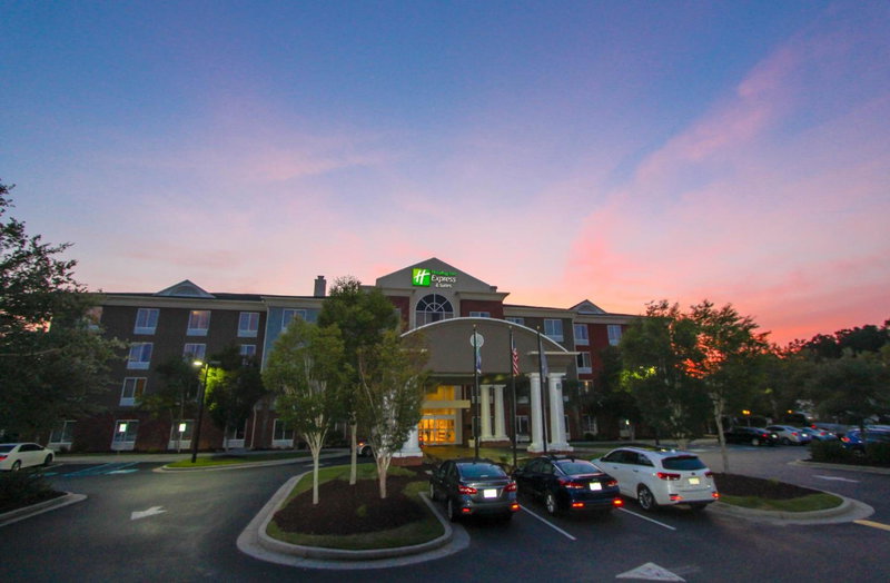 Holiday Inn Express Hotel & Suites Charleston - North by IHG, Charleston, United States