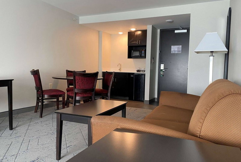 Holiday Inn Express & Suites Raleigh West - Lenovo Center by IHG, Raleigh, United States