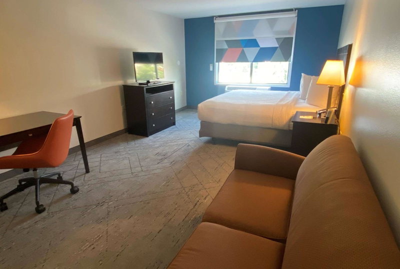 Holiday Inn Express & Suites Raleigh West - Lenovo Center by IHG, Raleigh, United States