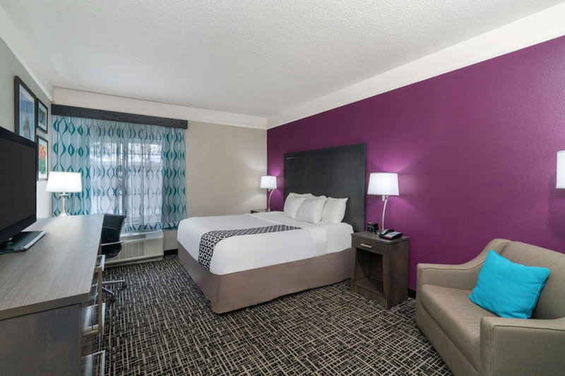 La Quinta by Wyndham Latham Albany Airport, Latham, United States