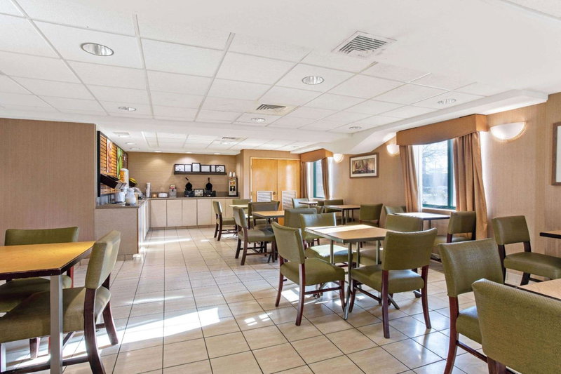 La Quinta Inn & Suites by Wyndham Boston Somerville, Somerville, United States